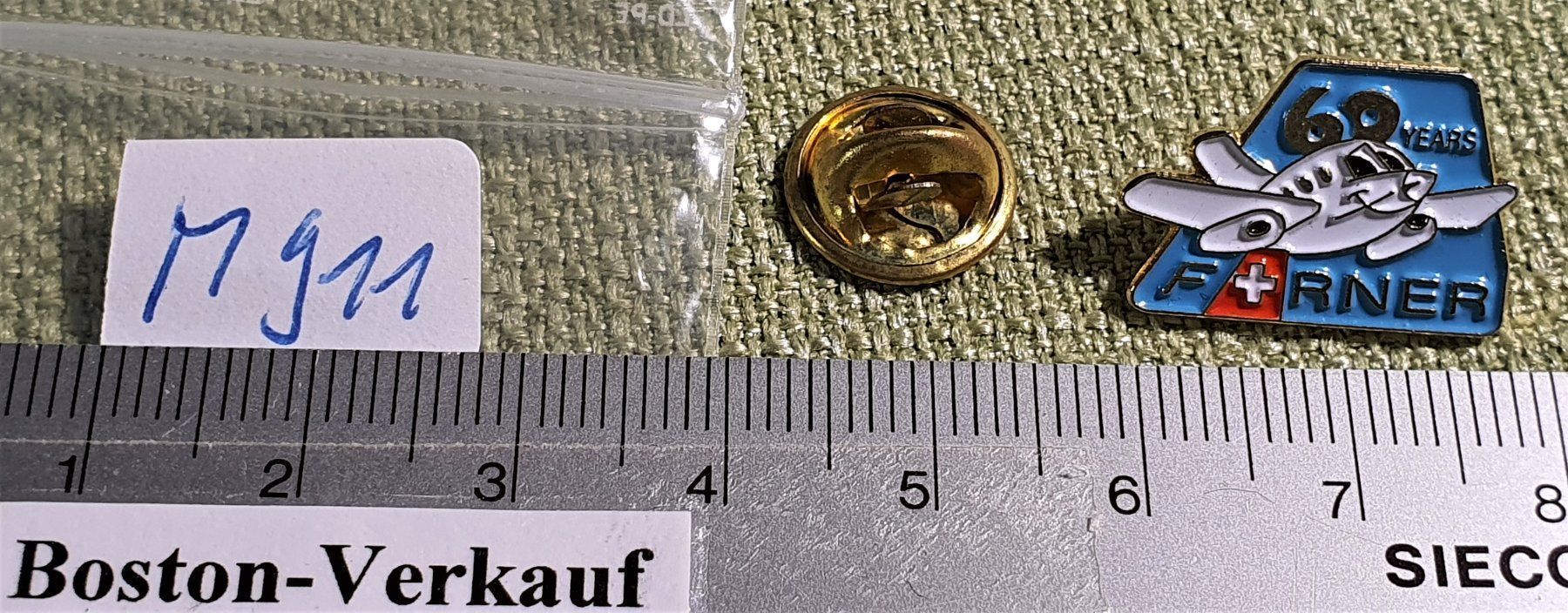 Spille & Fermagli: M911 - Pin Flugzeug 60 Years FARNER Schweiz – Usato da Reinach BL venduto da Boston-Verkauf 1
