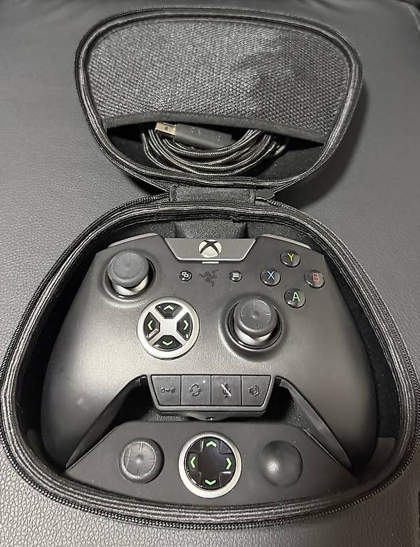 Manettes: Razer Wolverine Ultimate Controller inkl. Etui & Zubehör – Neuf avec emballage d'origine à Gümligen par brian.g