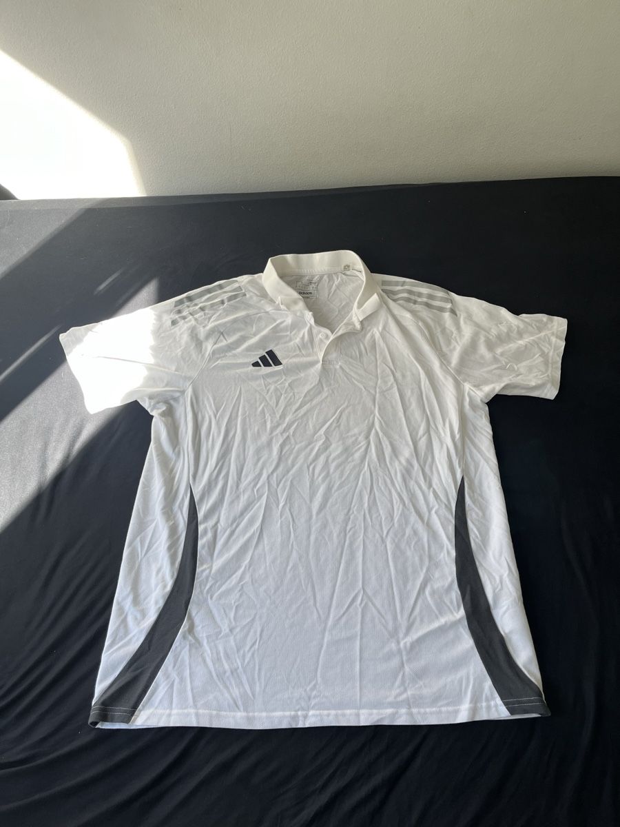 Adidas Magliette Polo: Adidas polo size L – Nuovo (secondo la descrizione) da Thalwil venduto da Nvani0502