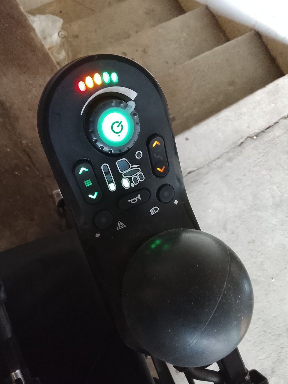Chaises roulantes: Elektrische Rollstuhl – D'occasion à Zofingen par tra_rq5h 3
