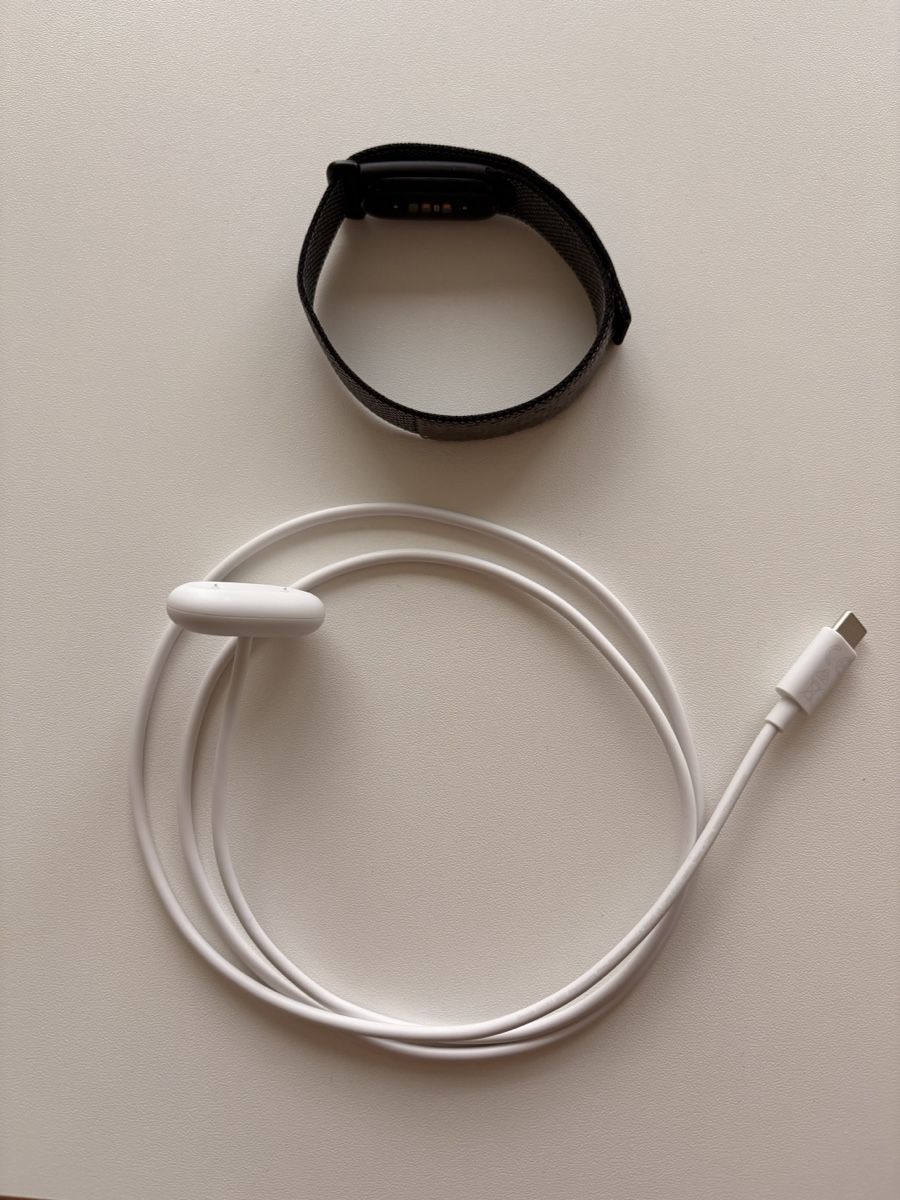 Fitbit Smartwatch: Google Fitbit Air schwarz mit Ladekabel – Usato da Feusisberg venduto da lou_q7pz