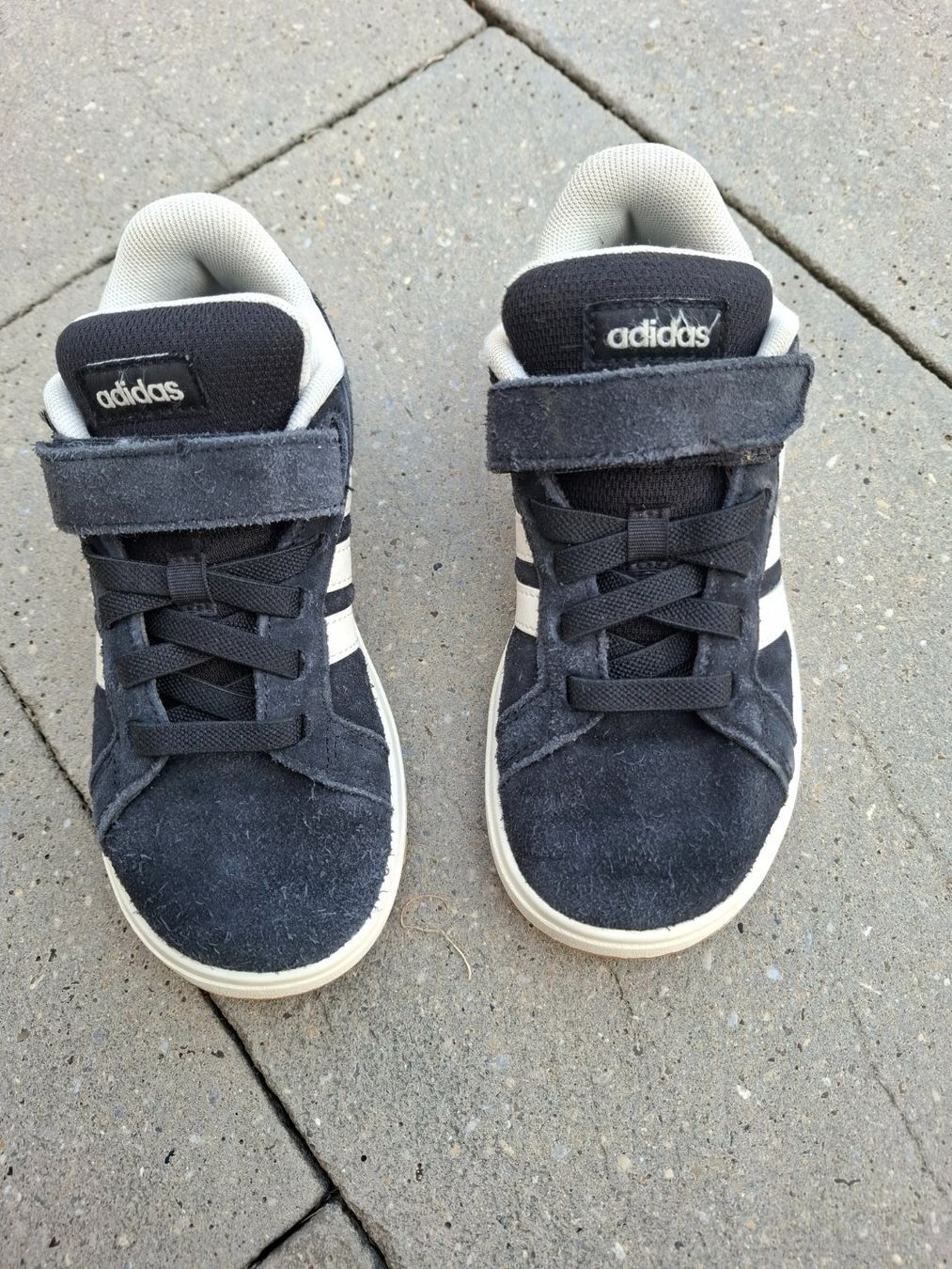 Adidas Schuhe für Jungen: Turnschuhe Gr. 31 – Gebraucht aus Bözberg von Zimt104