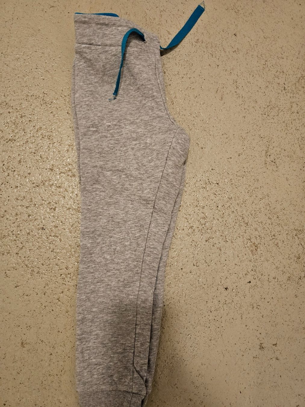 Pantaloni: Trainerhose gefüttert Gr. 110 – Usato da Ebikon venduto da Mauzi86
