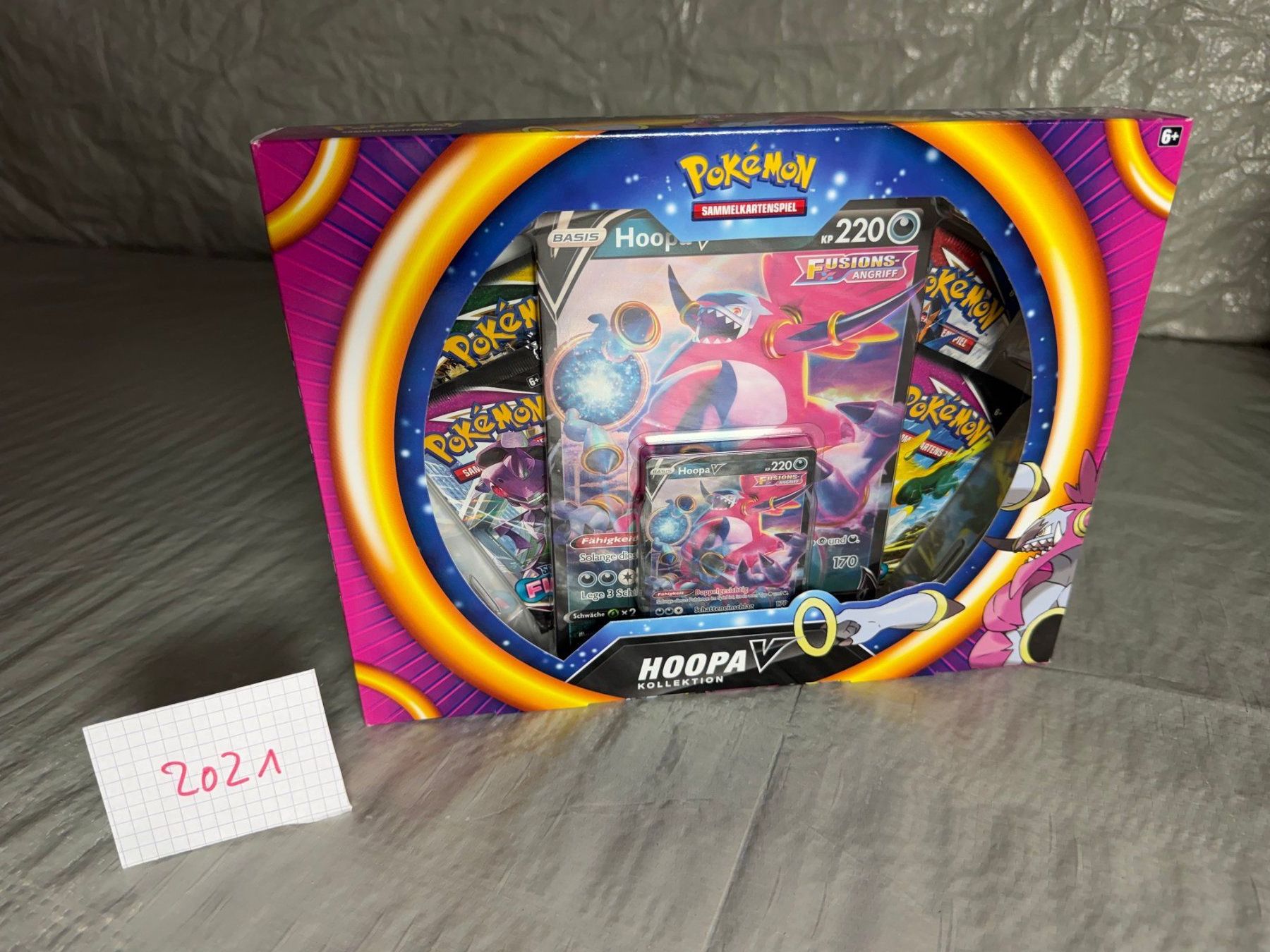 Pokémon Carte collezionabili: POKEMON-KOLLEKTION-HOOPA V-2021-DE – Nuovo e nell'imballaggio originale da Frick venduto da RC2367