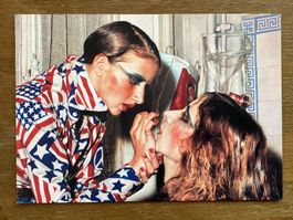 AK Kunstkarte Franz Gertsch. Marina schminkt Luciano 1975