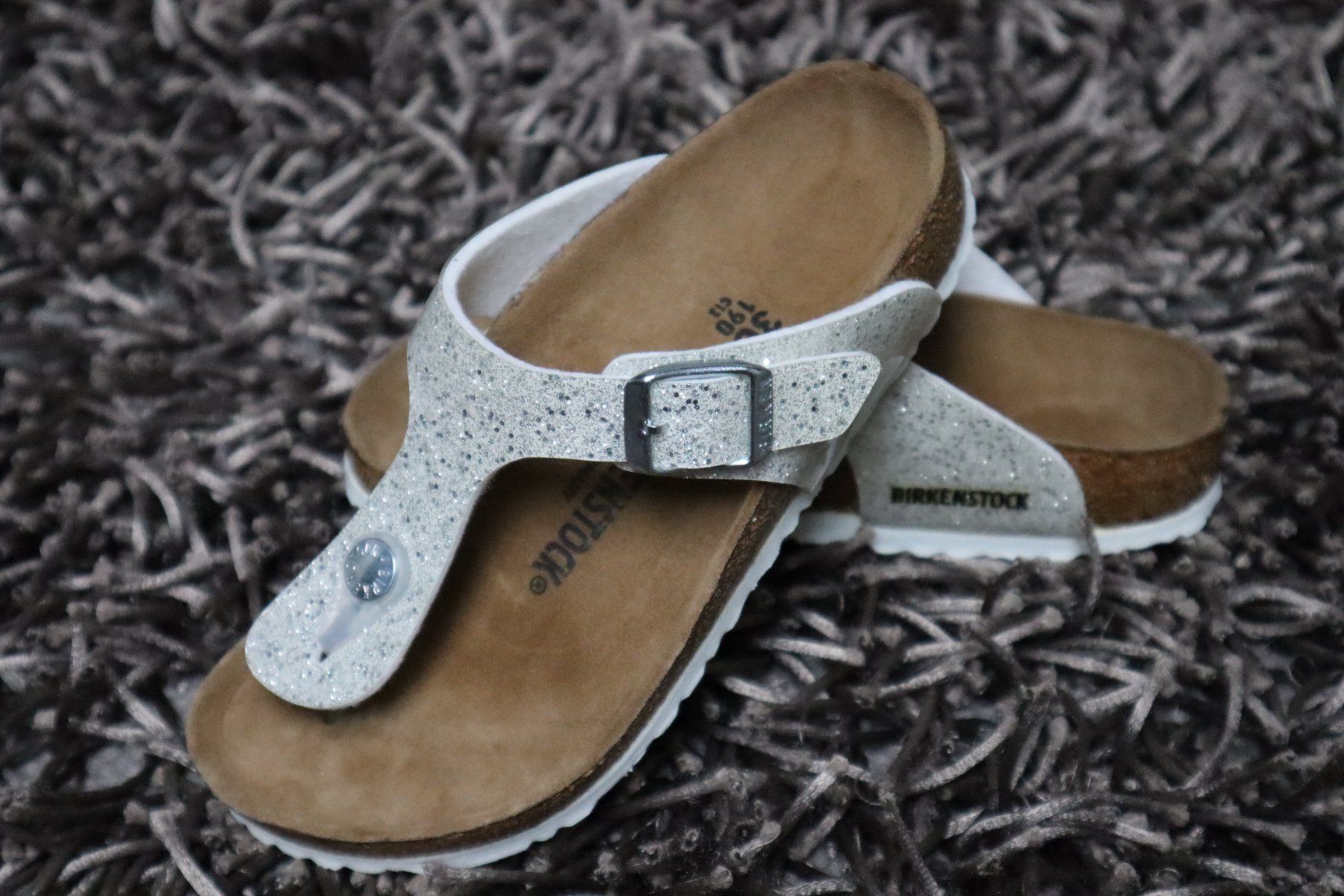 Birkenstock Schuhe für Mädchen: Birkenstock, Gizeh, Gr.30, silber Glitzer, NEU – Neu (gemäss Beschreibung) aus Wattwil von glueck 1