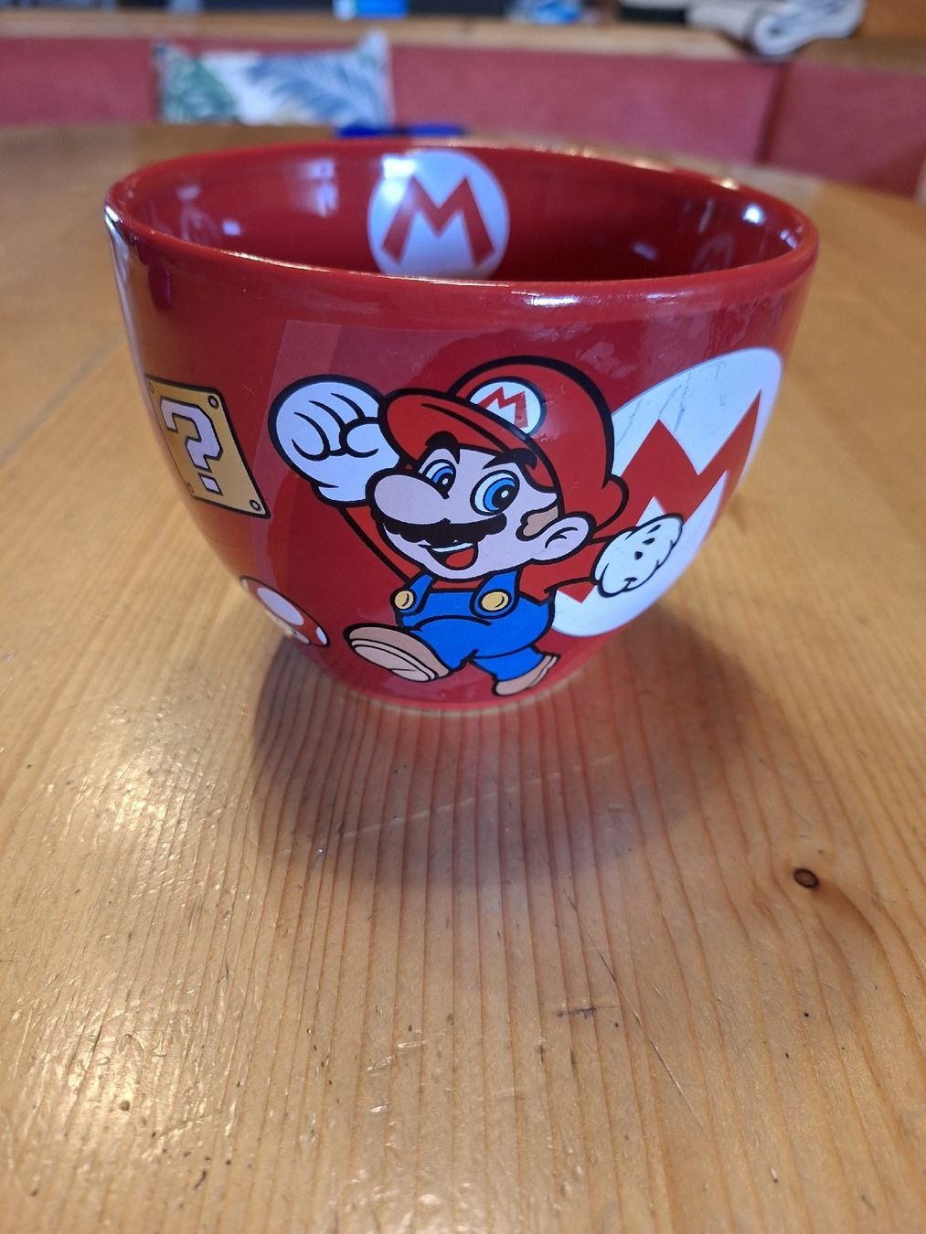 Coupes: Super Mario Schale rot – D'occasion à Meinisberg par MartinaM1972