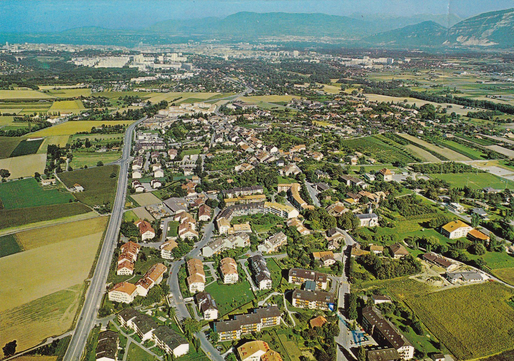 Cartoline postali: Bernex Genève Vue aérienne – Difettoso da Cormoret venduto da Pascalll2001