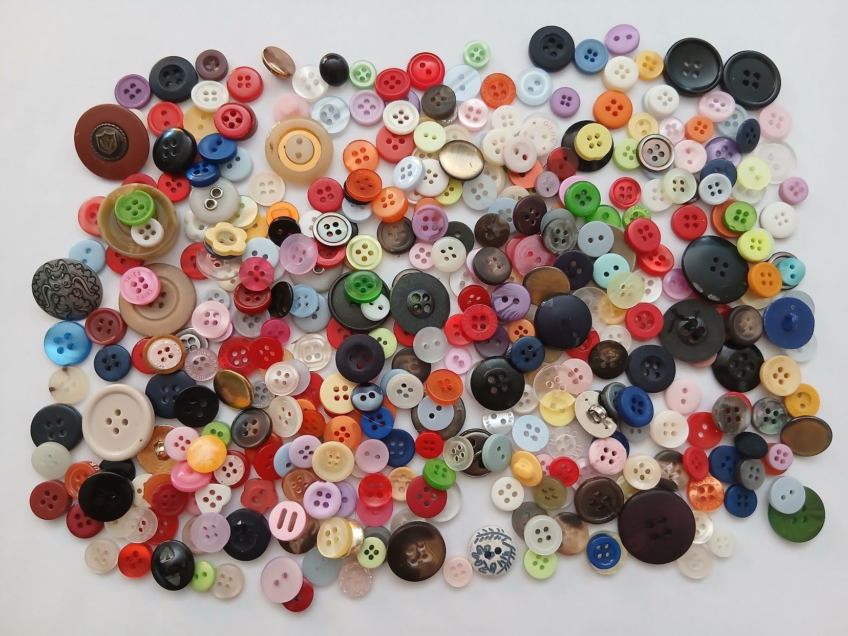 Knöpfe: 400 Stk. Knopfen – Gebraucht aus Dübendorf von Fip05