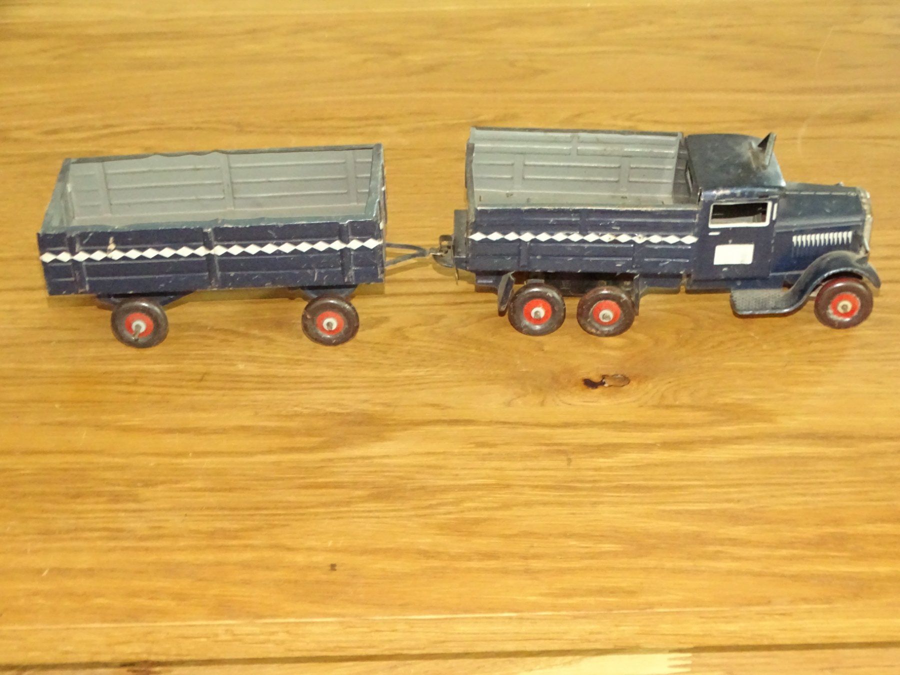 Modellautos: LKW mit Anhänger Blech Spur 1 ? – Gebraucht aus Hirzel von Musicman03