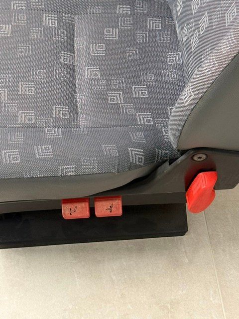 Mercedes-Benz Alle Autoersatzteile: Sprinter W903 Beifahrer Einzelsitz mit Konsole – Gebraucht aus Affoltern am Albis von RSTF007 4