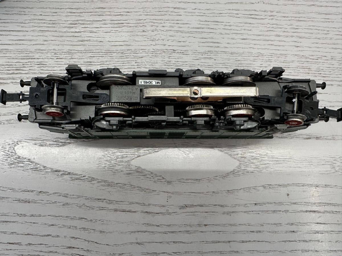 Märklin Modellini di ferrovie: Märklin 3049 DB BR 104 – Usato da Lupsingen venduto da New-Haven 5