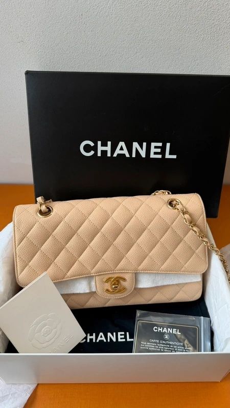 Chanel Borse da donna: Classic Timeless Double Flap Medium Beige Caviar Leather  – Usato da Münchenstein venduto da watchpatrol 1