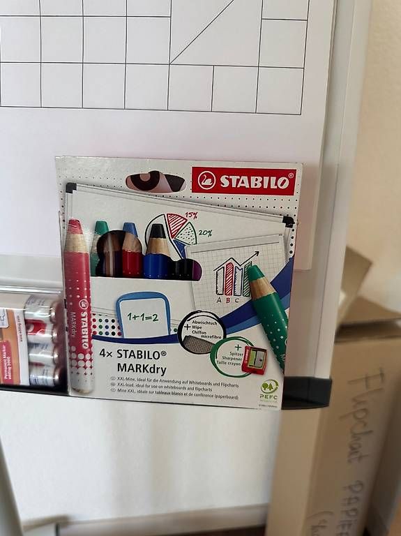 Staffeleien: Flipchart inkl. Stabilomarkers – Gebraucht aus Dietlikon von off_w878 1