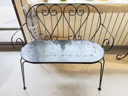  Dekorative Metallbank im Vintage-/Landhausstil