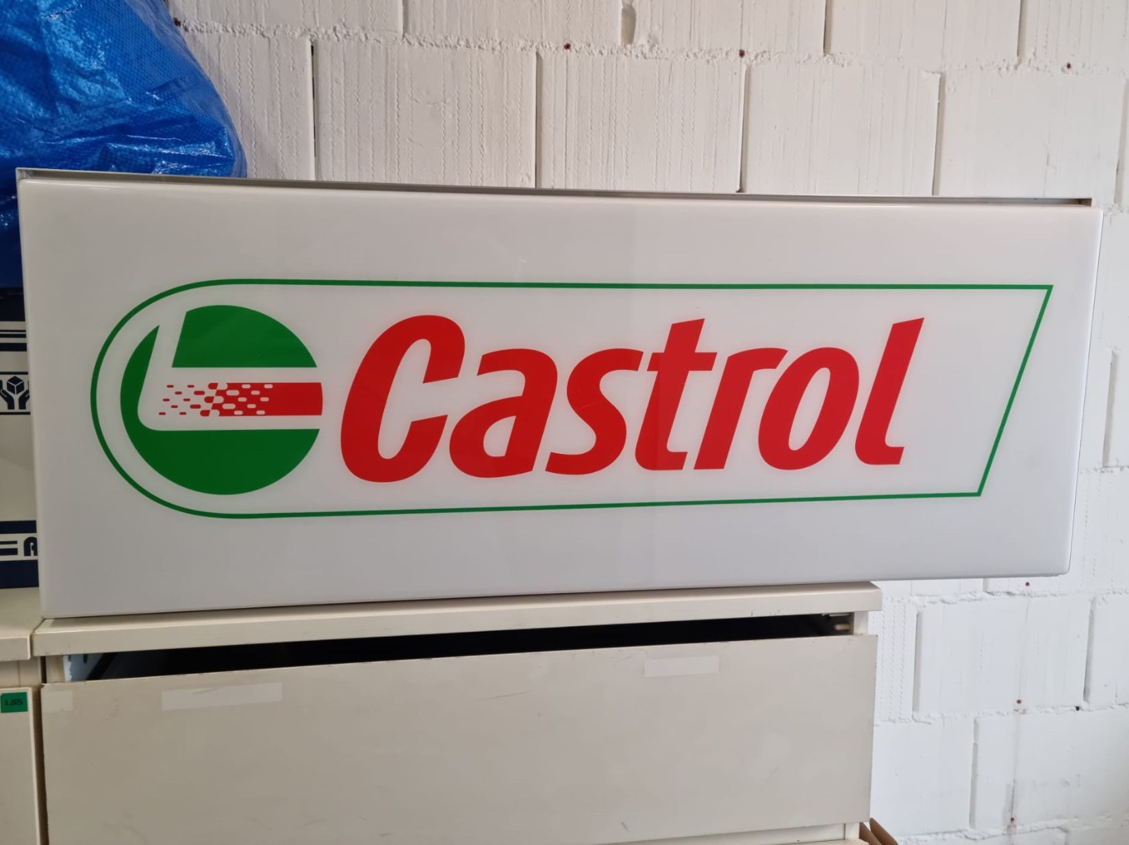 Castrol Schilder: Castrol - Leuchtreklame – Gebraucht aus Erlinsbach von Stu-ff