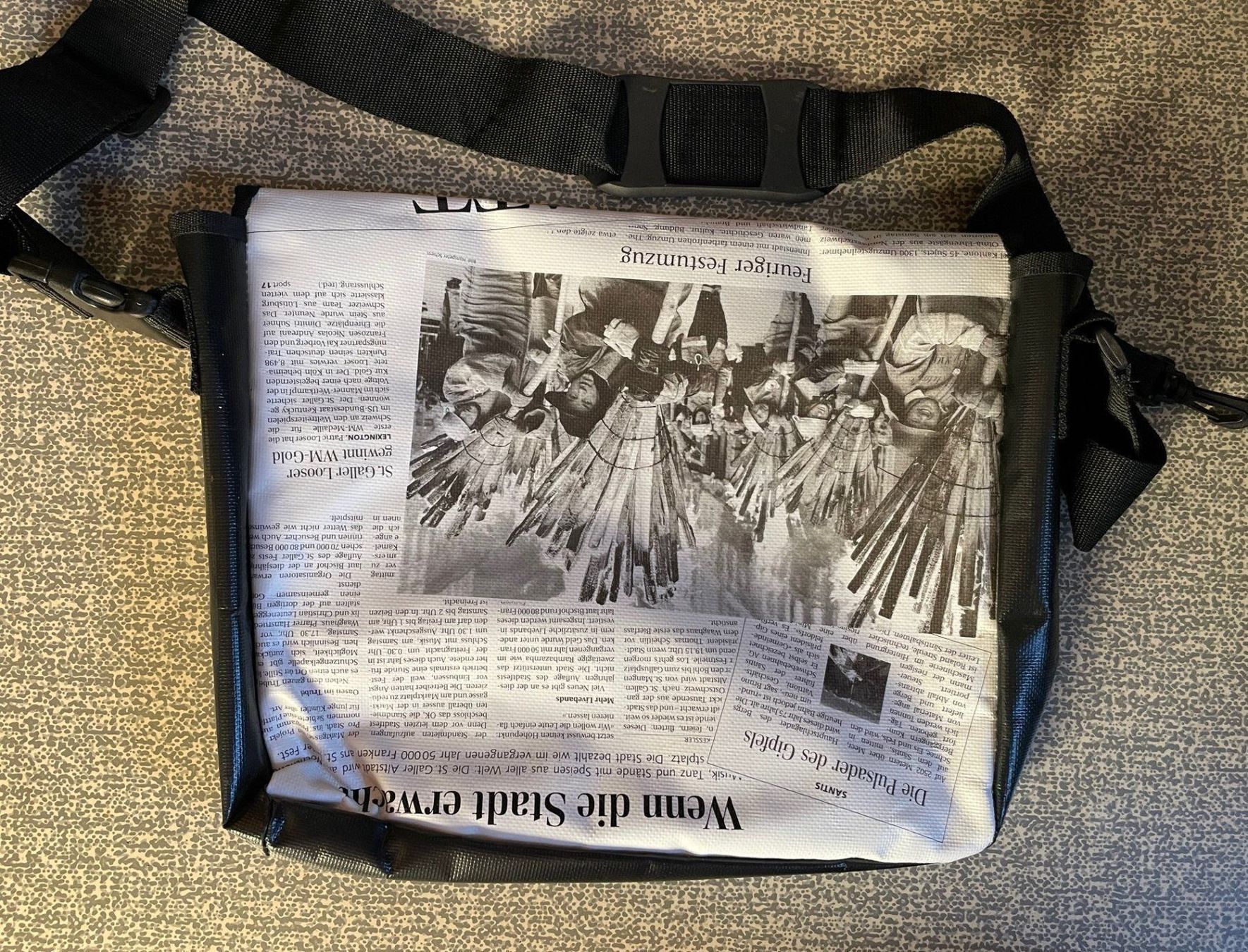 Taschen: TAGBLATT-Umhängetasche – Gebraucht aus Buchs SG von Handyman77 3
