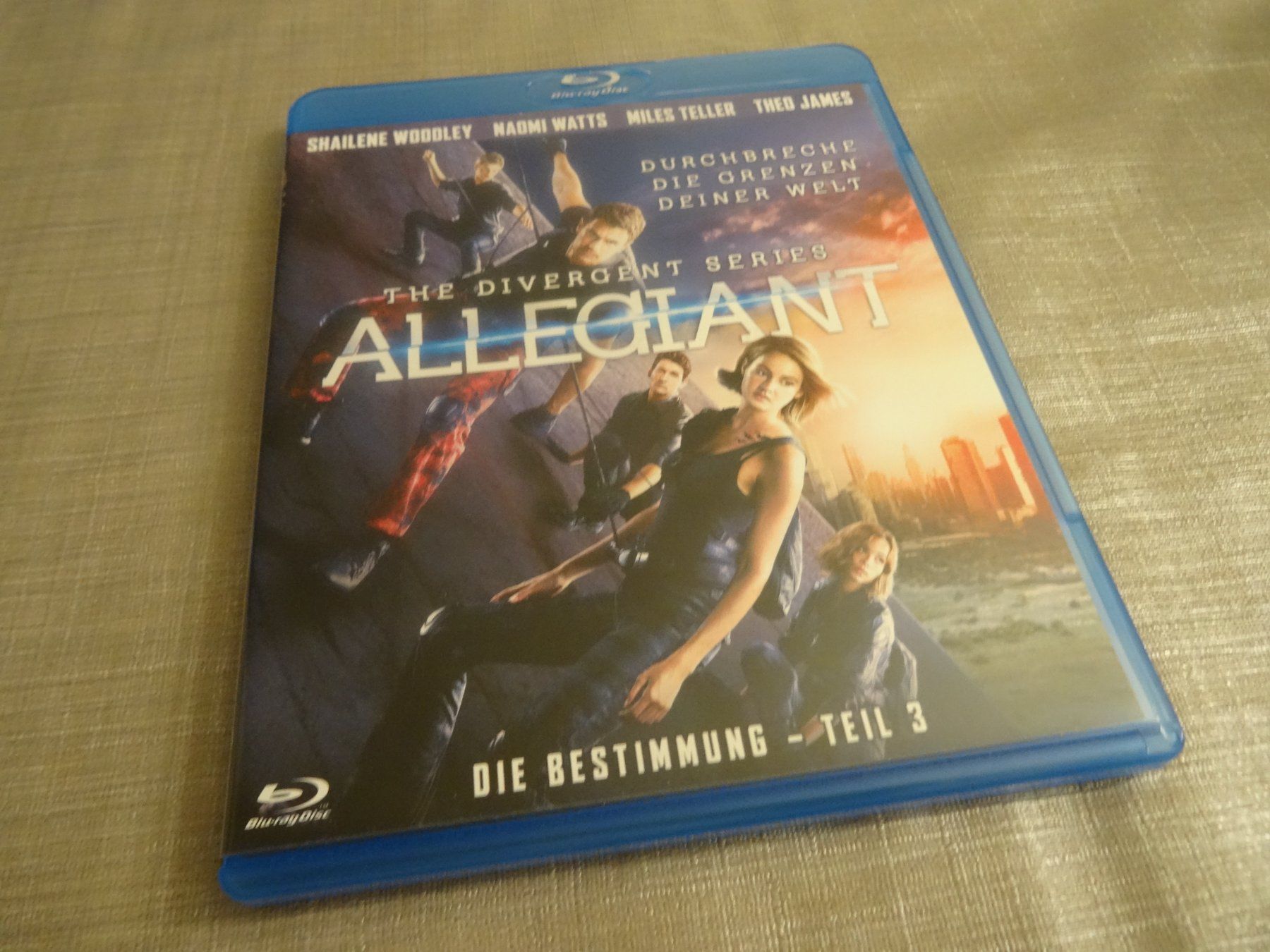Tutti i DVDs: Allegiant - Die Bestimmung, Teil 3 - Blu-ray – Usato da Olten venduto da Disc-Verkauf