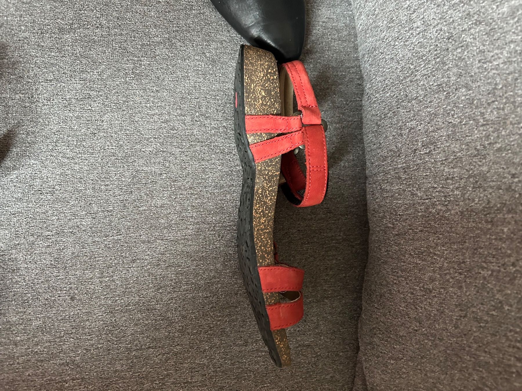 Teva Damenschuhe: Teva Sandalen Gr. 38, Leder, bordeauxrot – Gebraucht aus Aarwangen von Scherbenhaufen 2
