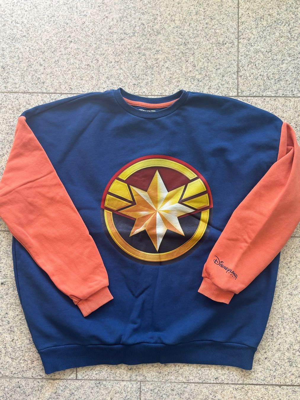 Maglioni & Felpe: Disneyland Paris Marvel Captain Pullover XS – Usato da Wilen b. Wollerau venduto da sim_m7fg