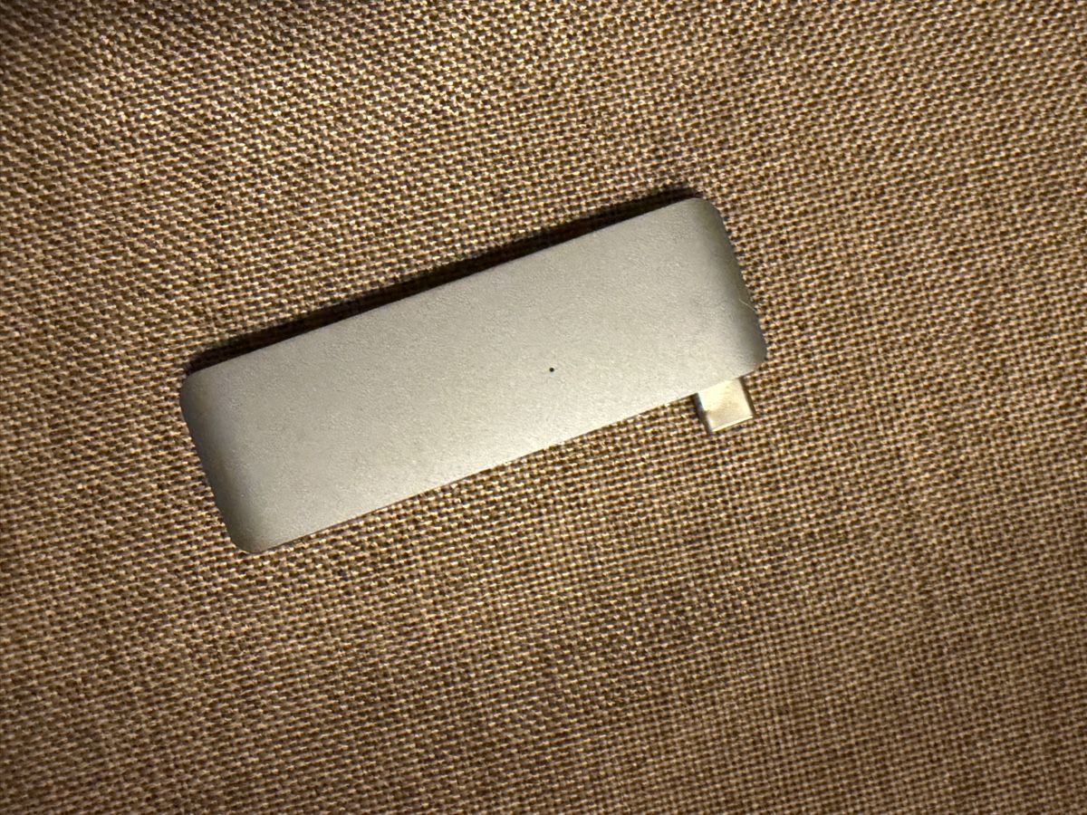Hub & Switch: USB-C Hub Adapter silber mit Anschlüssen, akzeptabel – Usato da Wetzikon ZH venduto da ShopFaster 1