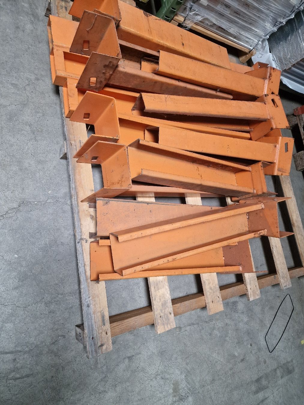 Scaffali: Metallgestell, schwer, gross uns stabil Ab 1.- – Usato da Umiken venduto da rolex80 2