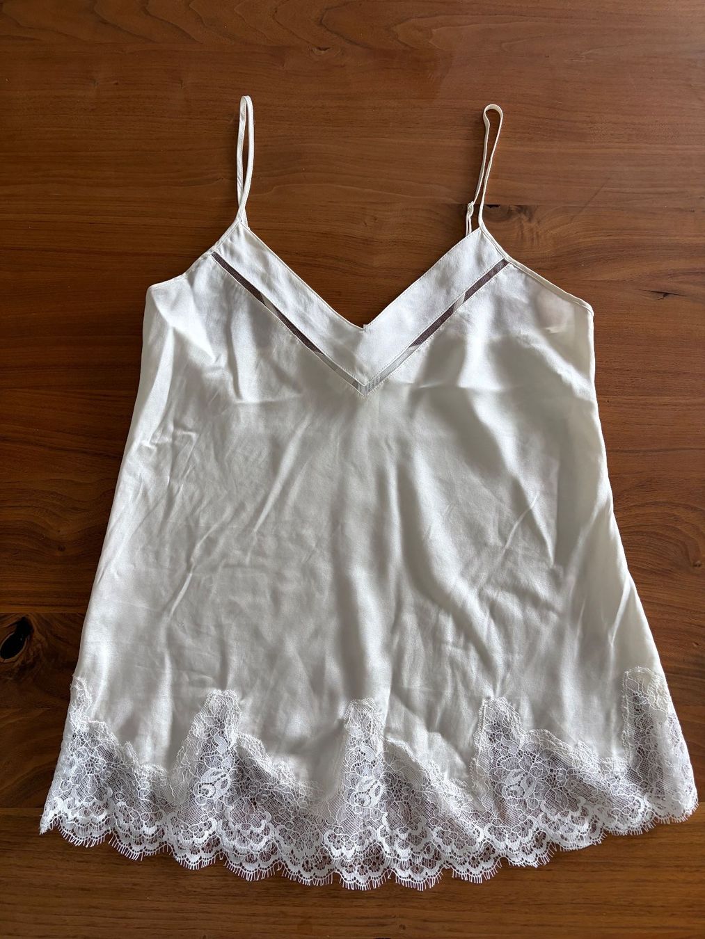 Top: Seiden Camisole mit Spitzendetails, Grösse M, neuwertig – Nuovo (secondo la descrizione) da Wilen b. Wollerau venduto da rosmarin13