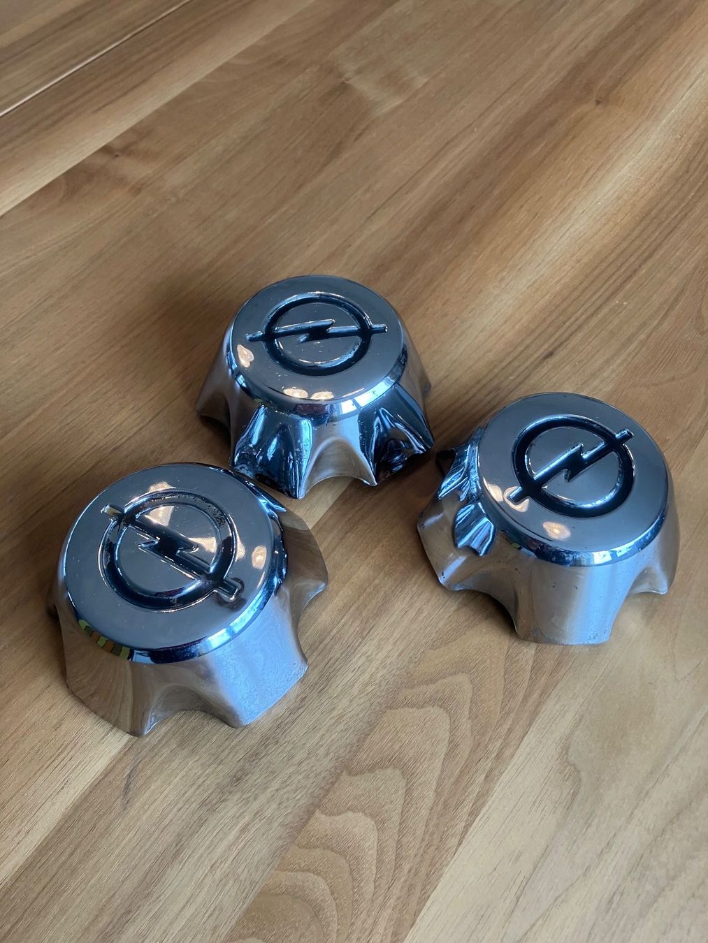 Opel Tutti pezzi di ricambio auto: Opel Radkappen, 3 Stk. Oldtimer, guter Zustand – Usato da Dintikon venduto da 51rh