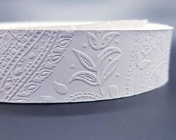 Lederriemen mit Muster geprägt - weiss 2.5cm breit