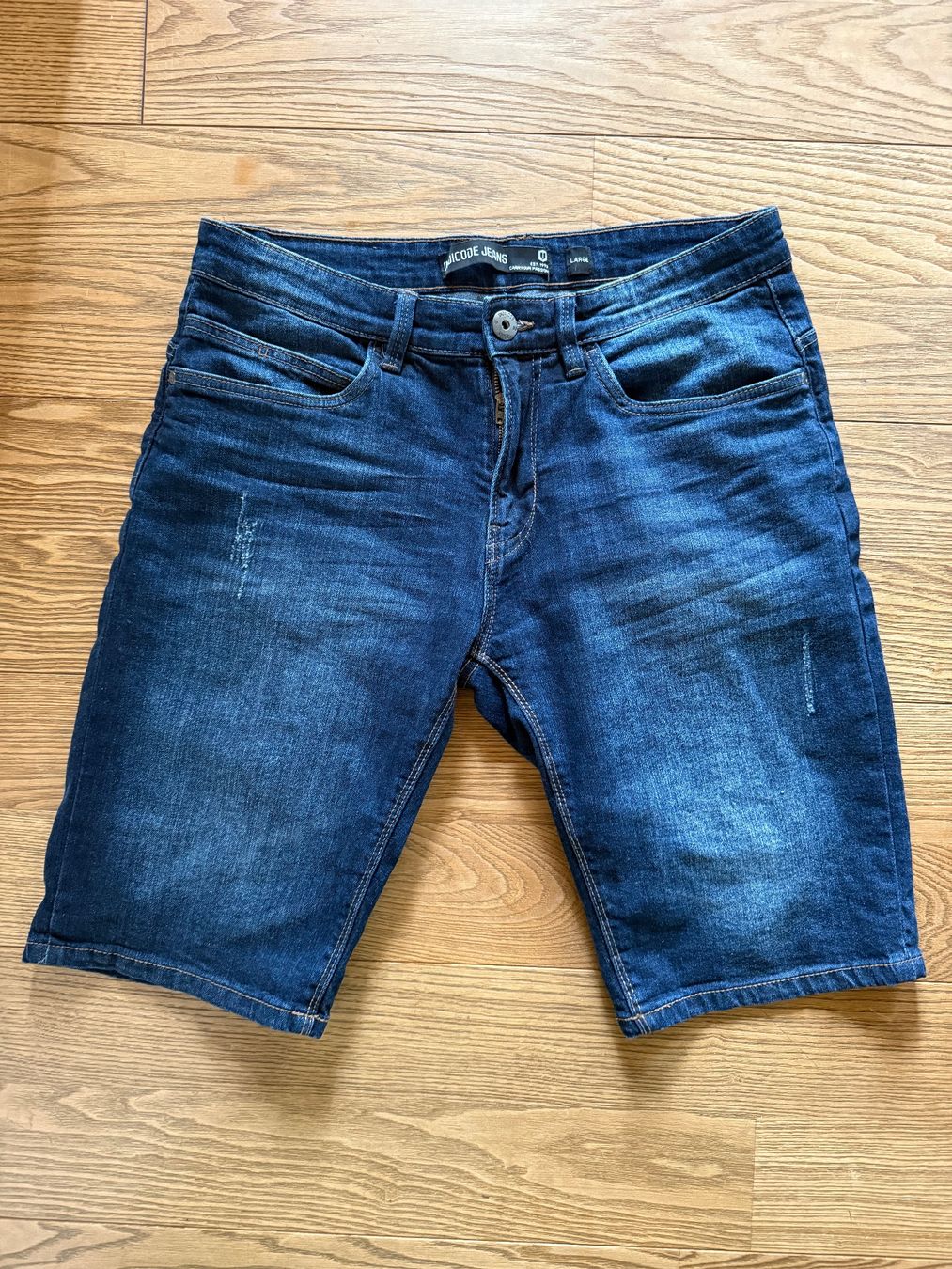 Pantalons: INDICODE Jeans Shorts dunkelblau Grösse 34 – D'occasion à Davos Dorf par tati015