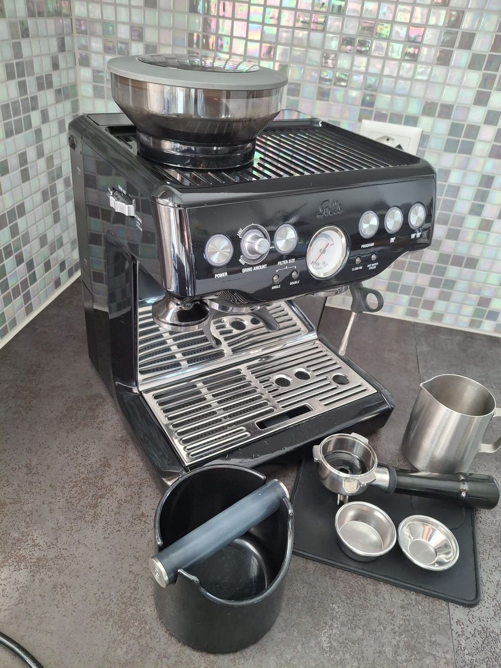 Solis Kaffeemaschinen & Espressomaschinen: Solis Grind & Infuse mit integriertem Mahlwerk – Gebraucht aus Schnottwil von jb_39 1