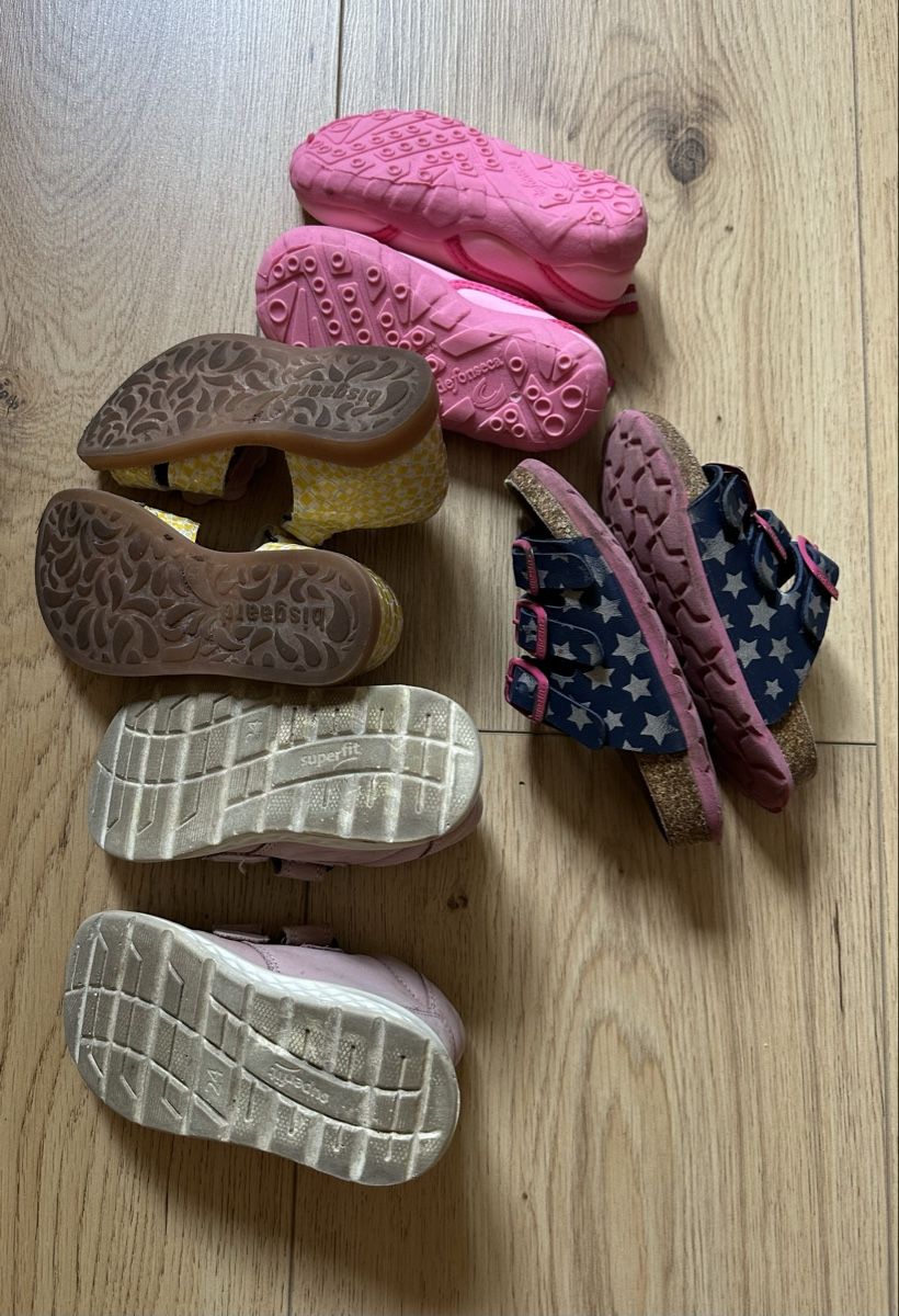 Scarpe per ragazzi: Kinder Schuhe Gr. 24 – Usato da Zürich venduto da Lena.17 1
