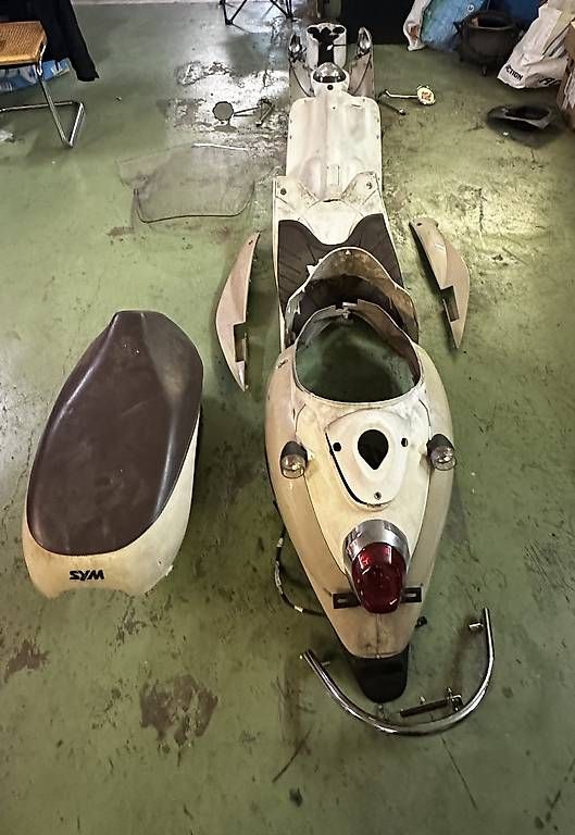 Sym Tutti pezzi di ricambio per scooter: Carénage sym Mio 100 / 50 – Usato da Dardagny venduto da Axel1202 1