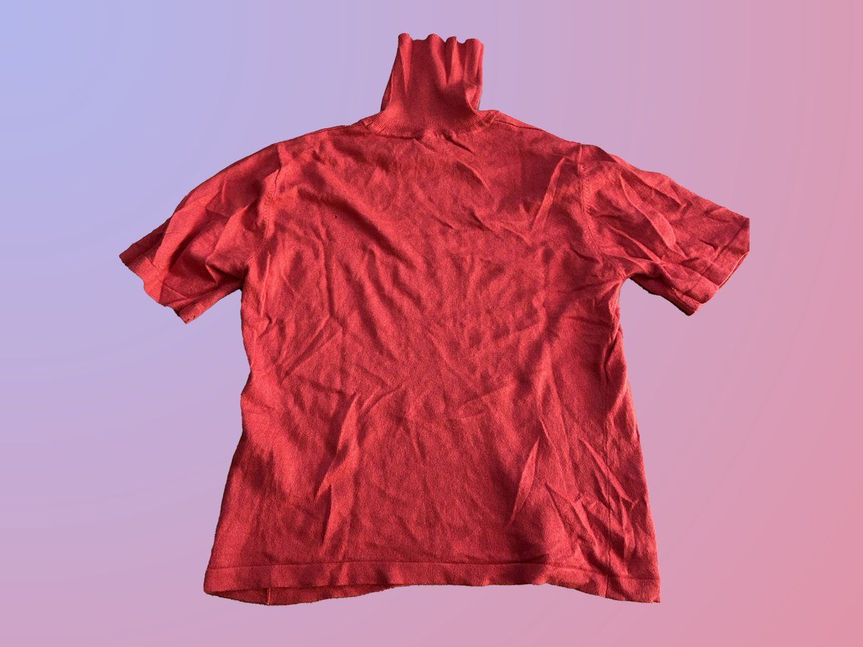 T-Shirts: Roter Sommer Rollkragenshirt Mix Viscose,Kaschmir. – Gebraucht aus Zürich von Konsumware