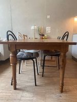 Tisch aus Massivholz