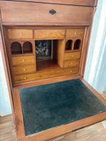 Schöner Schreibsekretär im klassischen Biedermeier-Stil