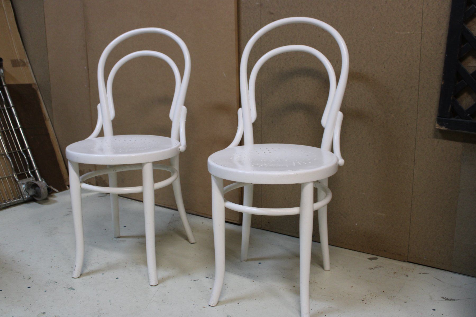 Sedie: 2 chaises bistrot blanches en bon état – Usato da Colombier NE venduto da jeventph 4