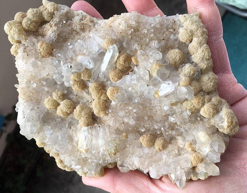 Mineralien & Heilsteine: prehnite brute avec quartz cristaux – Gebraucht aus Vevey von zabounetta 2
