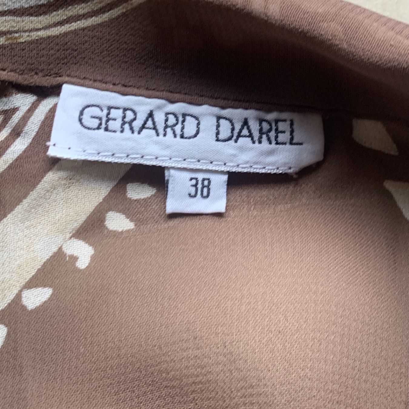 Gérard Darel Camicette: Vintage-Bluse von Gerard Darel mit braunem Muster – Usato da Chalais venduto da Decoarts.art 3