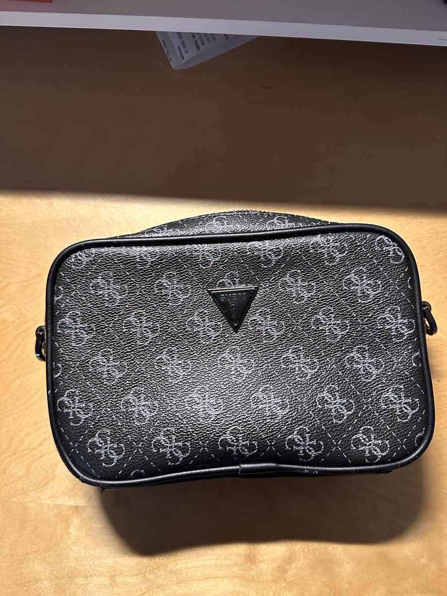 Guess Borse: Guess Tasche – Nuovo (secondo la descrizione) da Buttwil venduto da nic_n9yf