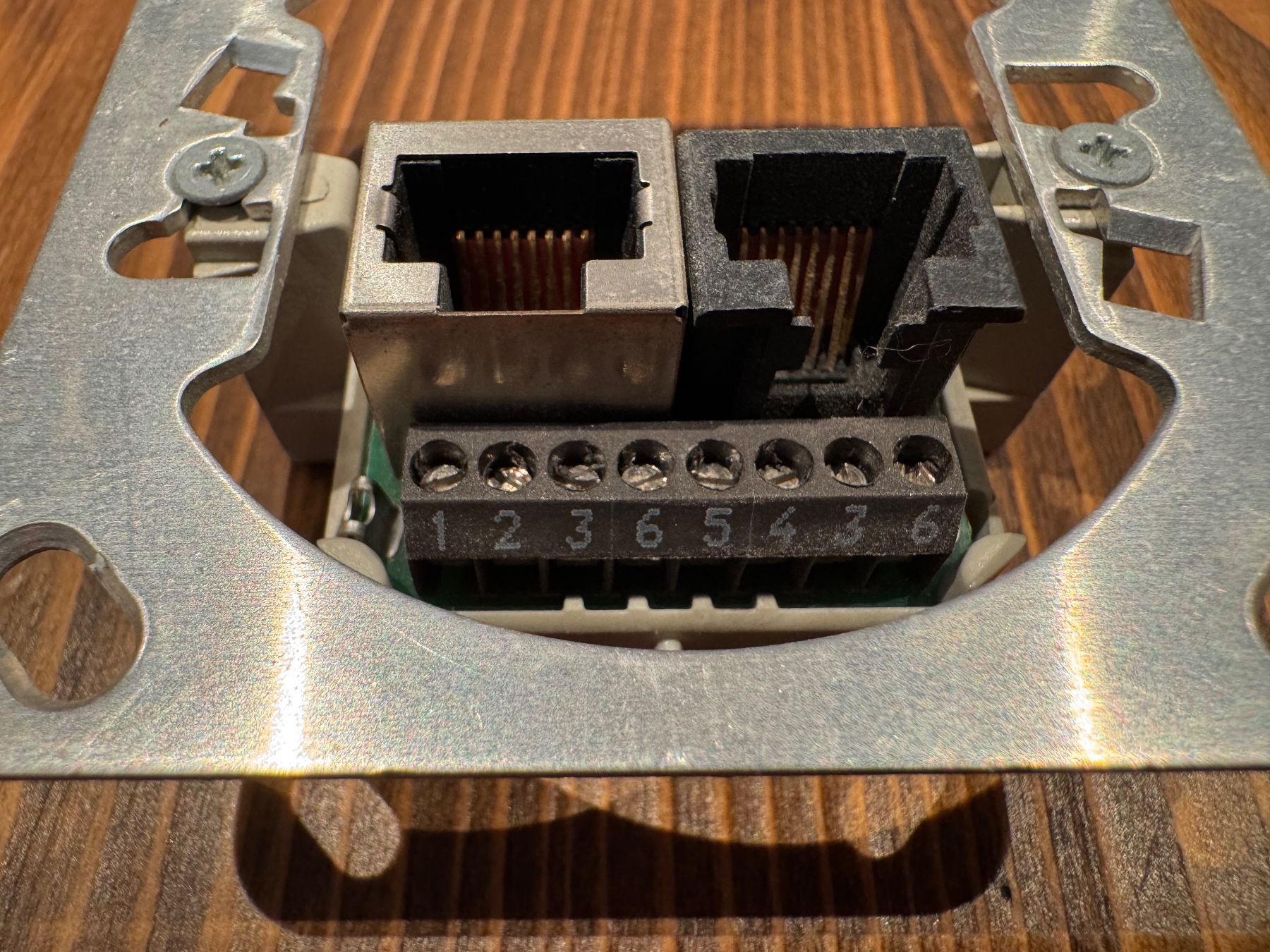 Stecker: UP Telefonsteckdose 2xRJ45 – Gebraucht aus Arisdorf von imbeck 1