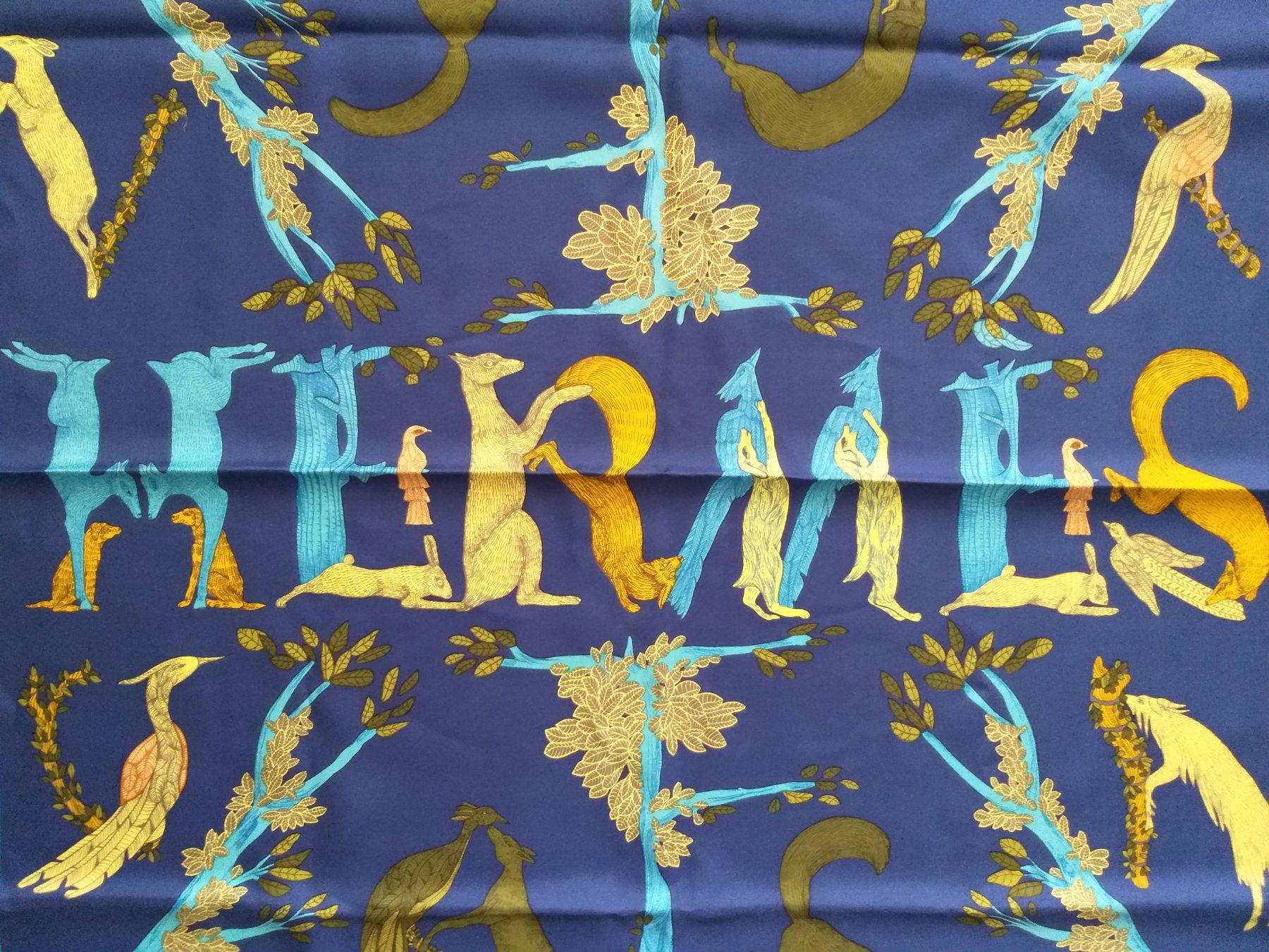 Hermès Foulard & Sciarpe: HERMES "ALPHABET III" CARRE 90 CM – Usato da Cossonay-Ville venduto da Les_1001_perles 4