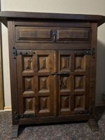 Massives Holzmöbel mit Vintage Charme, vielseitig einsetzbar