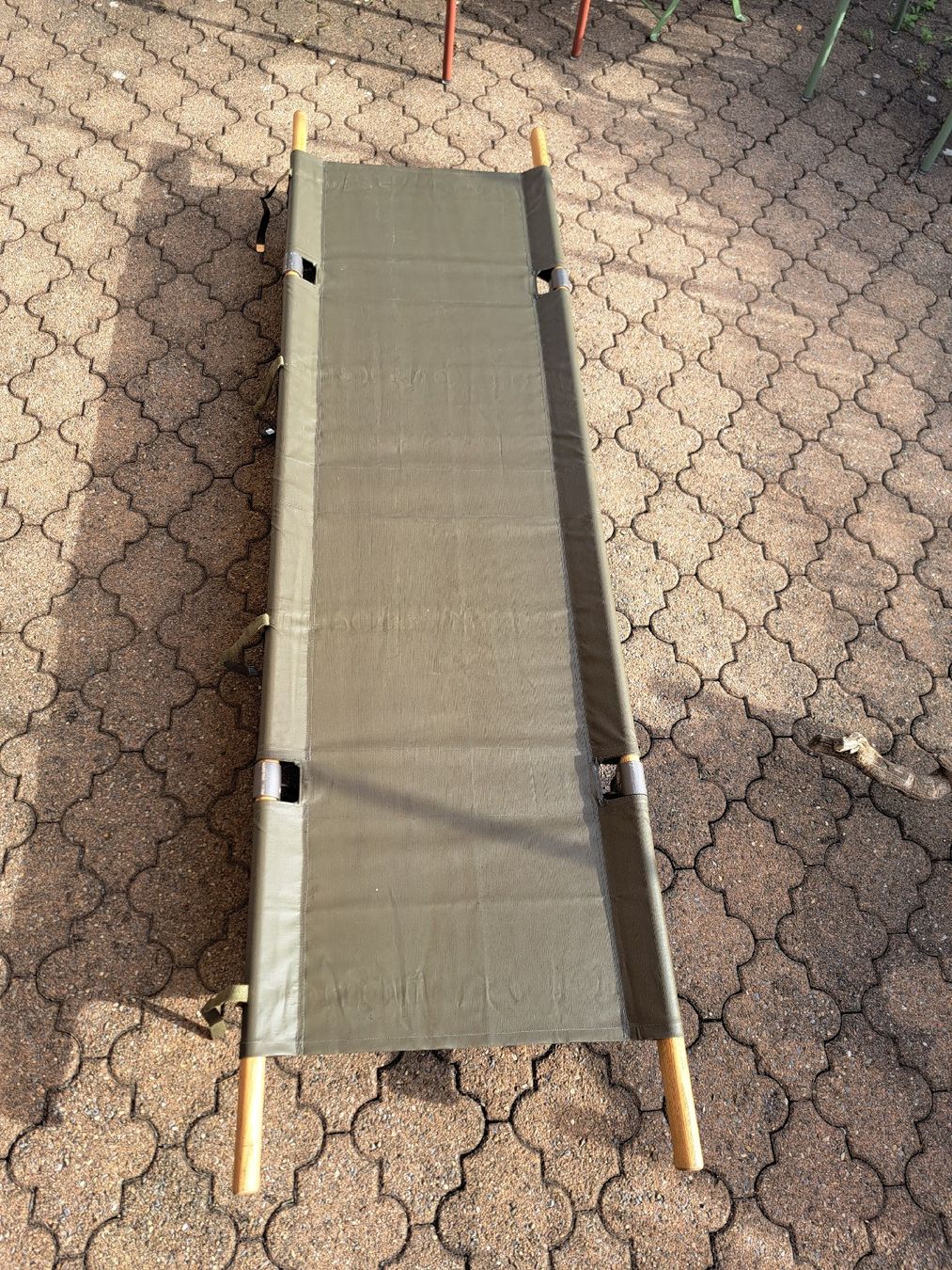 Chaises longues: original schweizer Armee Sanitätsbarre – D'occasion à Zufikon par olinielsen