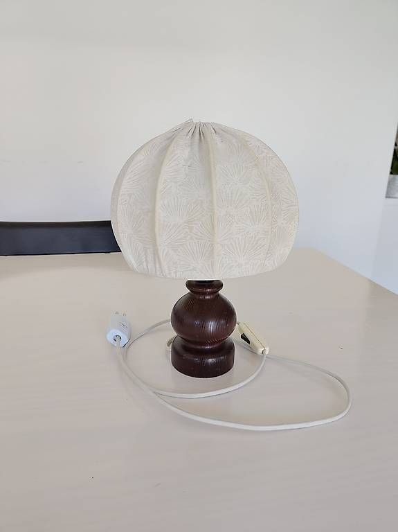 Lampen: Nachttischlampe im antiken Stil – Gebraucht aus Herzogenbuchsee von cla_rm99