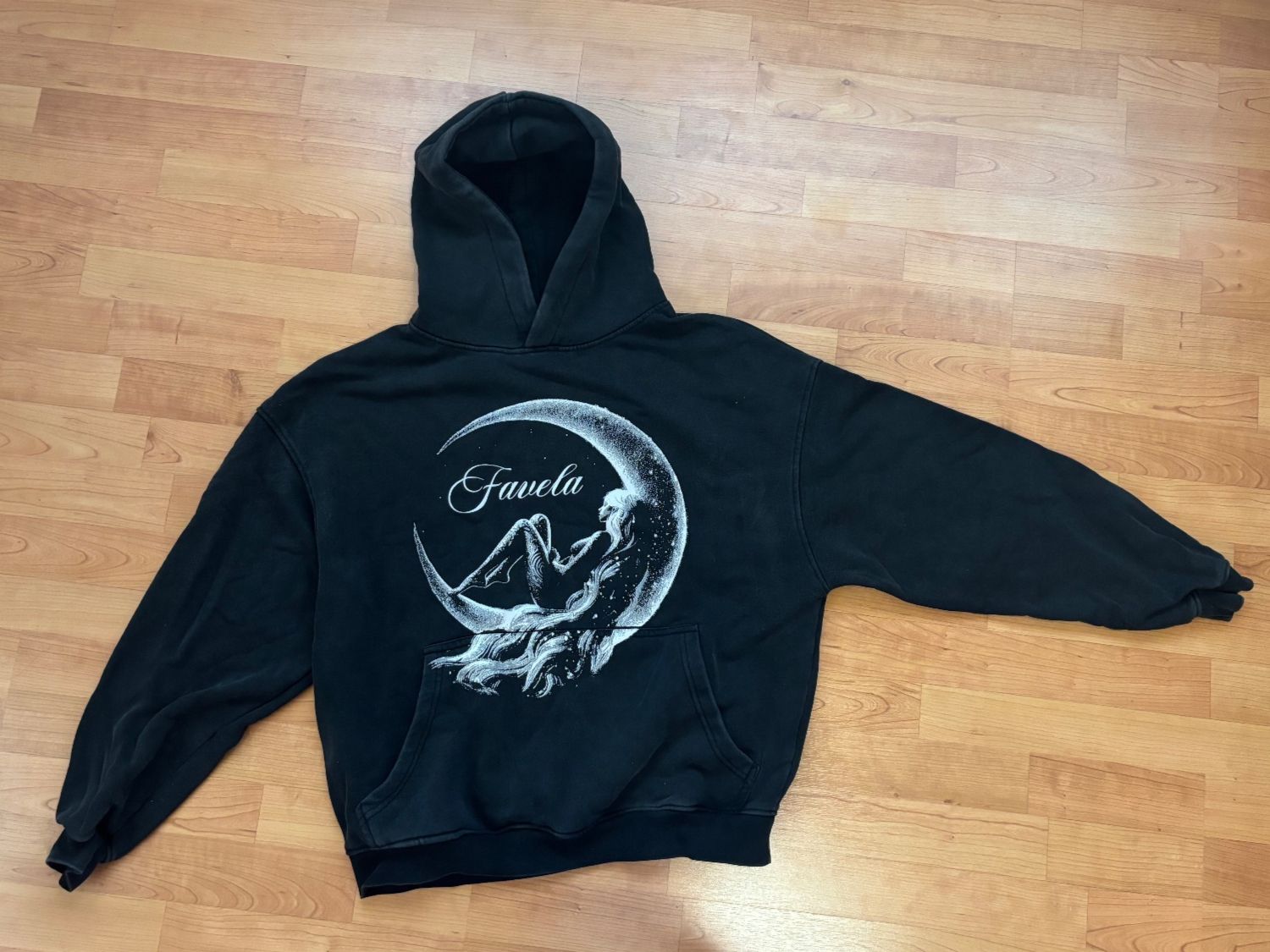 Pullover & Sweatshirts: Oversized Hoodie Damen Favela Gr. M – Gebraucht aus Wenslingen von sal_58dr