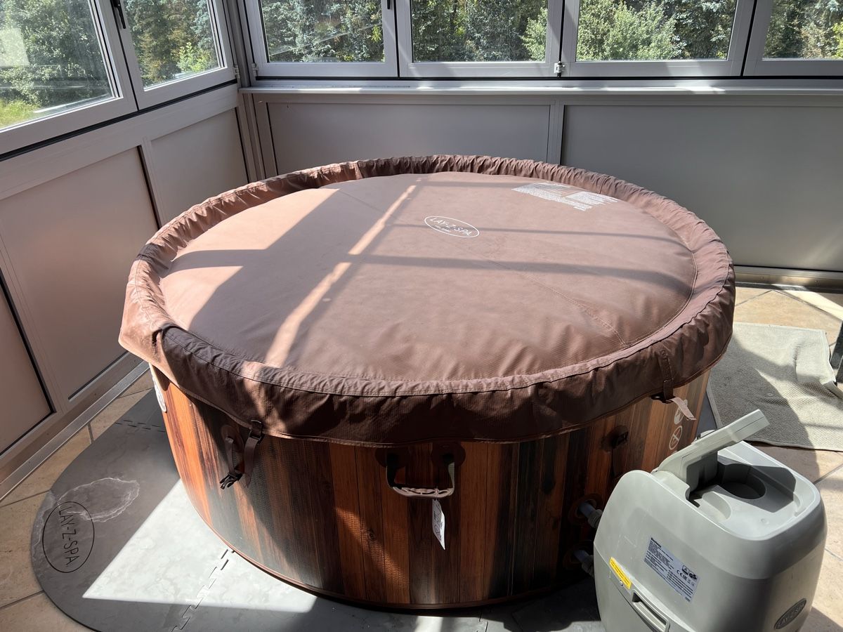 Bestway Whirlpool: Whirlpool Lay-Z-Spa Helsinki – Gebraucht aus Neuendorf von  3