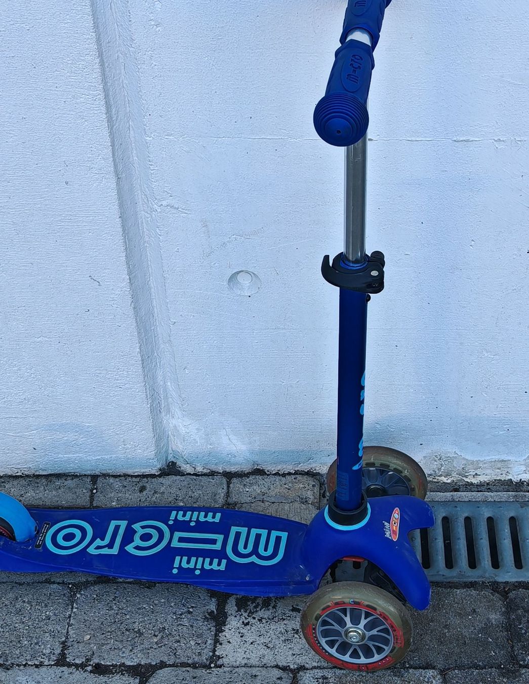 Micro Kickboard: Micro Mini Trottinett blau gebraucht – Gebraucht aus Seon von Rambo811