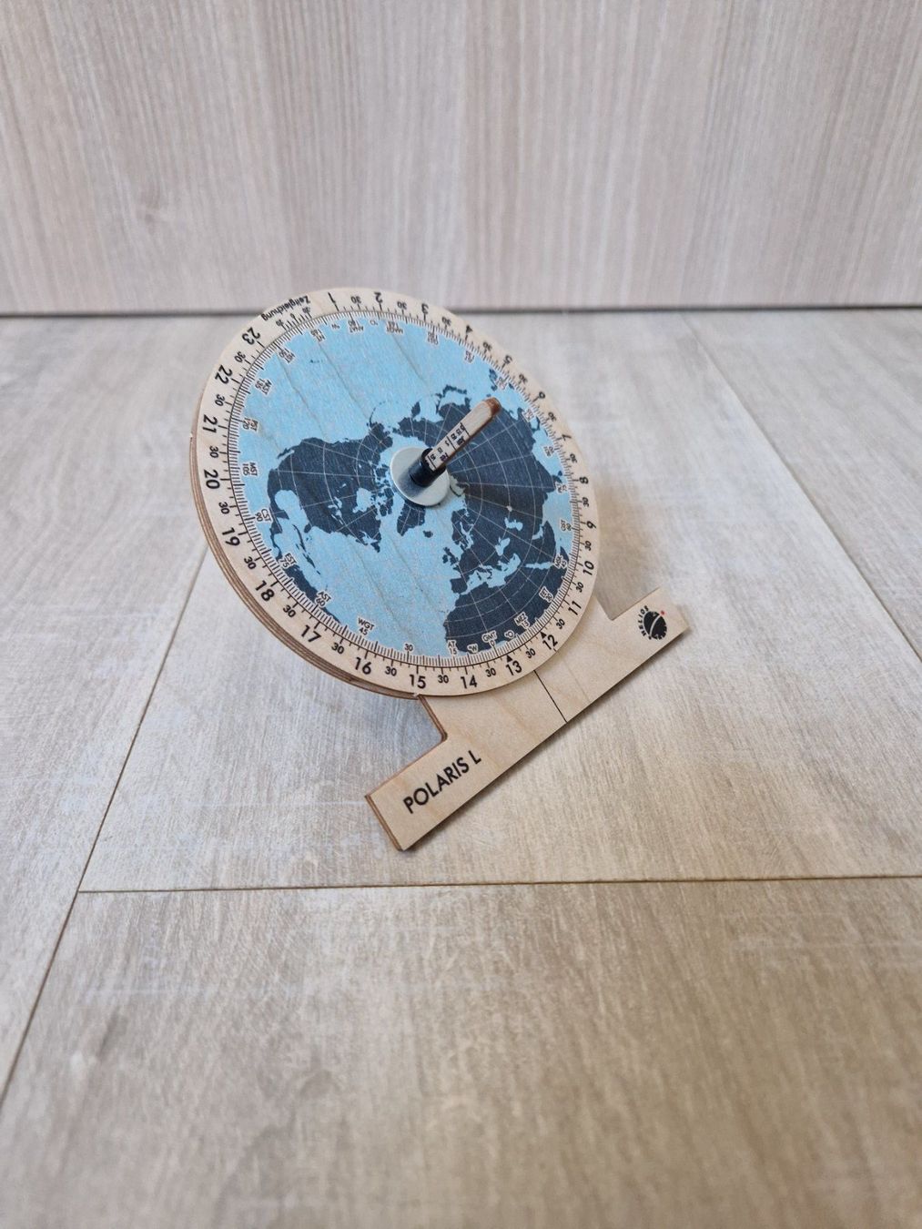 Orologi da terra & Orologi da parete: Cadran Solaire Equatorial En Bois – Usato da Rochefort venduto da Arkaik_FH_CH 2
