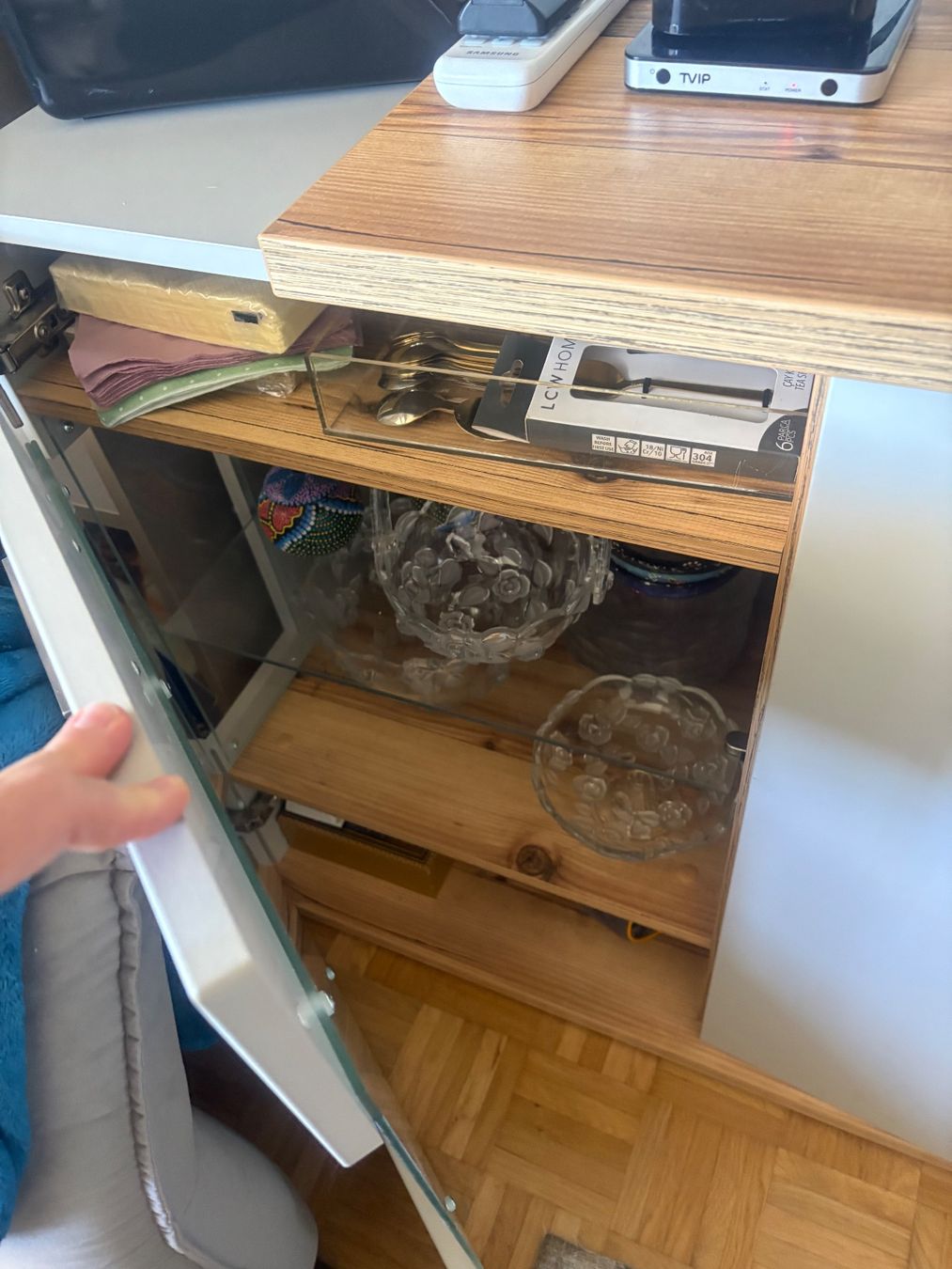 TV Möbel: Sideboard mit Vitrine, TV Möbel – Gebraucht aus Winterthur von tusem-tet 3
